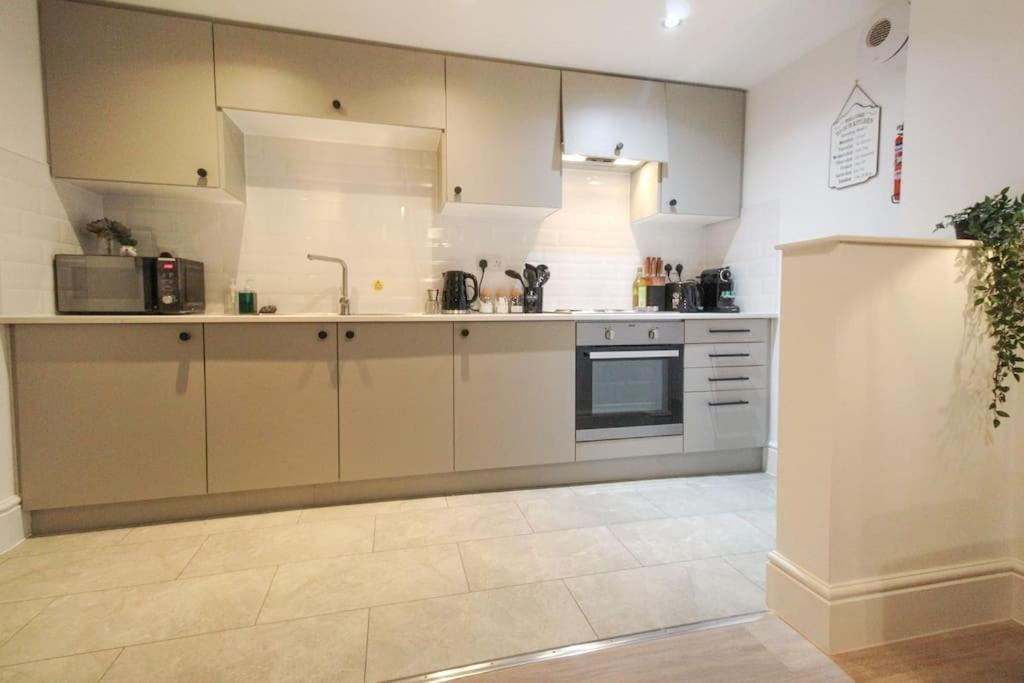 Spacious 1 Bed Apartment 1 Minute Walk From Square Nottingham Exterior foto