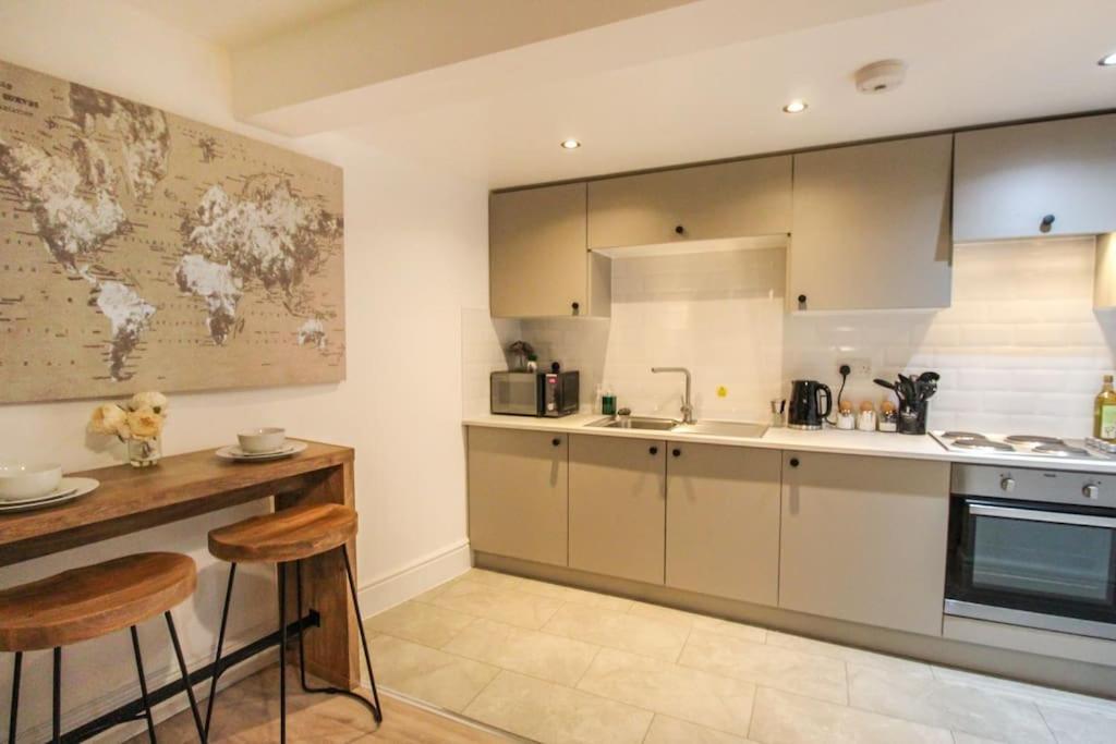 Spacious 1 Bed Apartment 1 Minute Walk From Square Nottingham Exterior foto